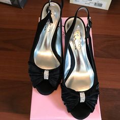 Never Worn Stored In Original Box Quirky Furniture, Visual Archive, Black Shoes Heels, Nina Shoes, Wear Store, Super Nails, Dream Style, Aesthetic Shoes, Heels Black