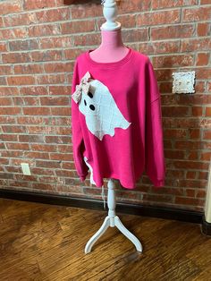 Size XL quilted ghost bow coquette Love Shack Fancy like sweatshirt pink halloween Pink Long Sleeve Halloween Sweatshirt, Pink Long Sleeve Sweatshirt For Halloween, Bow Coquette, Love Shack Fancy, Pink Halloween, Halloween Sweatshirt, Pink Sweatshirt, Hand Sewn, Hand Sewing