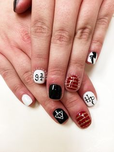 Harry Potter nails. #PreciousPhan Christmas Nails Diy, Halloween Nails Diy, Halloween Acrylic Nails