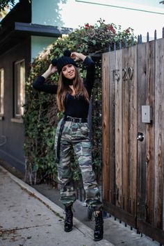 Tough Girl Outfit, Utilitarian Outfit, Cute Camo Outfits, Blogger Street Style, Camo Dress, Fashion Blogger Outfit