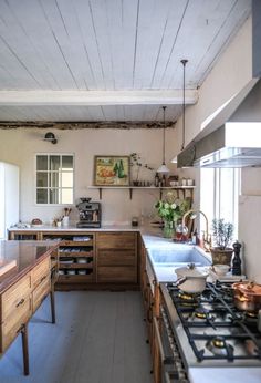 my scandinavian home: The Dream Swedish Country House of 'Our Food Stories' is For Sale! Trendy Kitchen Design, Swedish Country House, Swedish Kitchen, My Scandinavian Home, Devol Kitchens, Small Boutiques, Country Retreat, Swedish House, Trends For 2024