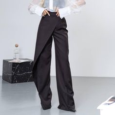 Elevate your wardrobe with these chic black wide-leg pants featuring a unique asymmetrical wrap overlay. Perfect for modern office wear or formal events, these high-waisted trousers combine elegance with a contemporary twist for a look that stands out. ✨ 🌟 Unique Design: High-waisted wide-leg pants with an asymmetrical wrap overlay that adds a stylish, fashion-forward element. 👗 Sophisticated Style: Perfect for professional settings, evening events, or any occasion where you want to look effor Modern Office Wear, Wrap Trousers, Black Wide Leg Pants, Tailored Blazer, Pantalon Large, Modern Office, High Waisted Trousers, Office Wear, Sophisticated Style