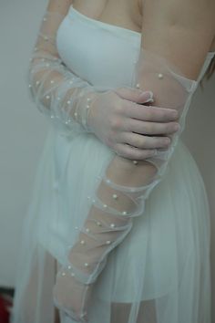 Elegant Fitted Tulle Bridal Accessories, Elegant Fingerless Bridal Accessories For Party, Fitted Organza Bridal Accessories For Weddings, White Gloves Wedding, Long White Gloves, Sheer Gloves, Tulle Gloves, Gloves Vintage, Formal Gloves