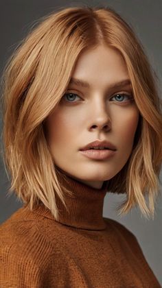 Effortless Layered Bob for Blondes with Copper Soft Autumn Copper Hair, Soft Autumn Blonde Hair, Soft Copper Hair, Short Strawberry Blonde Hair, Sleek Lob, Golden Copper Hair, Fall Hair Inspiration, Dynamic Hair, Blond Color