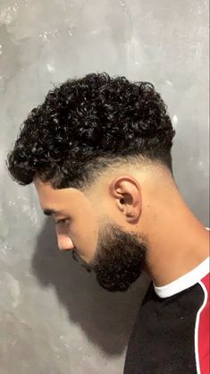 Low Fade Em V, Low Fade Curly Hair, Boys Haircuts Curly Hair, Hair Types Men, Taper Fade Short Hair, Waves Hairstyle Men