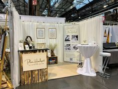 Ideen für deinen Auftritt auf der Hochzeitsmesse Bridal Expo Booth Ideas, Bridal Expo Booth, Expo Booth Ideas, Wedding Vendors Booth, Bridal Show Booth, Wedding Expo Booth, Wedding Show Booth, Wedding Booth, Wedding Planner Marketing