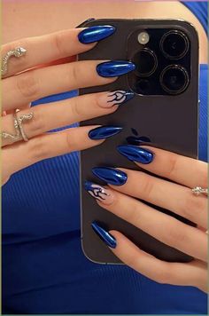 Chrome nails using highlighter Saphire Nail Ideas, Yaz Nail Art, Blue Nails Simple Design, Blue Nail Designs Almond, Manicure Azul, Purple And Blue Nails, Lilac Nails Design, Paznokcie Hello Kitty