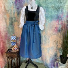 1/2 Sleeves Dress With Zipper Apron German / Eur 38 / Us 8 Great Condition This Is A Traditional High Quality Brand Dirndl Individually Put Together (Mix & Match), It Has Nothing To Do W/ This Kind Of Dirndl You Get Here In The Costume Store Etc. These Dirndl Dresses Are Not Cheap, New Price $350-650 Please Looks At The Measurements At The Pictures, The Sizes Often Vary Depending On The Manufacturer, And Or You Might Expect Accessories Not Included. For The Protection Of Sellers & Buyers, I Take A Lot Of Pictures/ Videos Of The Article. So That It Does Not Come Later To Disagreements. If The Item Is Pre-Owned, Normal Signs Of Use Or Wear Should Be Expected. I Do My Best To Give Accura Dirndl Dress, Costume Store, Dress Blouse, Bag Shoes, New Price, Size 8 Dress, Mix Match, Apron, High Waisted Skirt