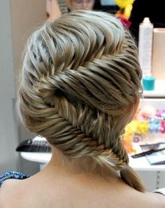 zig zag, fishtail-french-braids {wow} Girl Hairstyle, Plaits Hairstyles, College Hacks, Popular Hairstyles, Hairstyles Ideas, Party Hairstyles