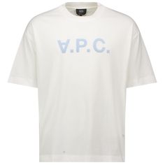 Experience luxury and style with the T-Shirt Oversize Grand VPC. With its straight cut design and crew neck, this shirt offers both comfort and a trendy look. The velvet-feel V.P.C. logo adds a touch of elegance to your outfit. Elevate your wardrobe with this must-have piece. Shirt Oversize, T Shirt Oversize, C Logo, T Shirt Oversized, Cut Design, Straight Cut, Mens T, Velvet, Crew Neck