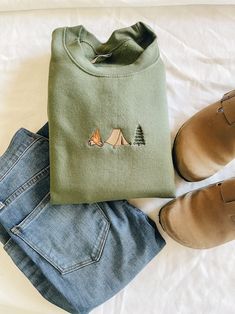 Camping Trio Embroidered Crewneck - Etsy Crew Neck Embroidery Ideas, Embroidered Crewneck Diy, Camping Fashion, Camping Clothes, Fall Embroidered Crew Hoodie, Embroidered Relaxed Fit Camp Shirt, Fall Crew Neck Sweatshirt For Camping, Summer Camp Fits, Fall Hiking Sweatshirt Crew Neck