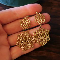 Gold Brass Beaded Earrings As Gift, Nickel Free Gold Hexagon Jewelry, Beaded Honeycomb, Honeycomb Earrings, Hexagon Earrings, Tree Heart, Beaded Earrings Tutorials, Beads Earrings, Sparkly Earrings