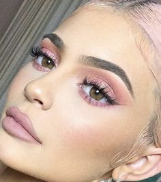 Kylie Jenner Eyelashes, Kylie Jenner Pink, Eyelashes Tips, Pink Eyeshadow Makeup, Eyelash Serums, 2016 Makeup, Kylie Makeup, Eyelash Tips, Pink Eye Makeup