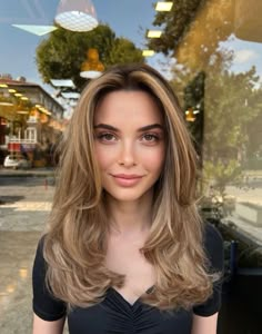 Best Fall Hair Colors, Styl Grunge, Rustic Architecture, Winter Hair Trends, Long Hair Highlights, Dark Blonde Hair Color, Brown Hair Looks, Layered Haircuts For Medium Hair, Hairstyles For Layered Hair