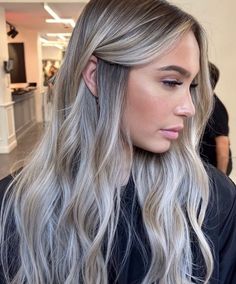 Blonde Hair Color Ideas Ash, Hair Color Ideas Ash Blonde, Ash Bayalage, Fall Ash Blonde Hair, Blonde Highlights Ash, Blonde Balayage Natural, Winter Hair Color For Blondes, Highlights Ash Blonde, Smokey Ash Blonde