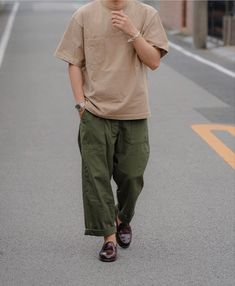 Japanese Gardener Outfit, Mens Smart Casual Outfits, Tee Shirt Fashion, Dad Fashion