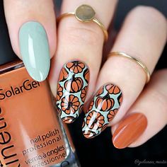 55 Best Fall Nail Colors Ideas and Designs - Nail Designs Journal Red And Orange Nails, Turkey Nails, Pumpkin Nail Art, Thanksgiving Nail Designs, Thanksgiving Nail Art, Nail Art Pictures, Spring Nail Trends, Pumpkin Nails