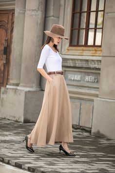 "Get dressed and out of the door in classic good looks with this pleated Long maxi skirt, crafted with soft cotton linen fabric, featuring pleated waist detail and two big pockets. DETAIL * More color https://etsy.me/3fsncV4 * 50% linen, 50% cotton * Has no lining, Not see through * Two pockets * High waistband * Back elastic waistband * Right Side zipper closure * Ankle length * Perfect for spring and summer, autumn * Wash by hand or machine with cold water *The model is 170 cm (5′7″) tall with Long Beige Skirt Outfit Summer, Long Skirt Outfits For Summer, High Waist Maxi Skirt, Long Linen Skirt, Skirt A Line, Smart Casual Dress, Tailored Clothes, Long Maxi Skirt, Long Skirt Outfits