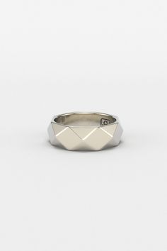 Great design work in a magic piece full of brilliant infinite shapes that make you enjoy his reflections thanks to a sterling silver masterfully polished by the best artisans. Available in silver, gold and black gold. Minimalist style and based on polygonal geometric surfaces, it is sleek and fresh, perfect for any casual or more serious outfit, so it fits wonderfully on any occasion Made entirely by hand with all the love and art of the best silver artisans. Metal: 925 Solid Sterling Silver / 24k Gold Plated / Rhodium over 925 Sterling Silver Dimensions: 7.5 mm W x 24.5 mm L Weight: 9.6 grams 100% Handcrafted Package: High quality velvet pouches Modern Stainless Steel Signet Ring For Anniversary, Modern White Gold Signet Ring With Open Design, Modern Stainless Steel Rings With Polished Finish, Modern White Gold Open Signet Ring, Modern Stainless Steel Ring For Formal Occasions, Modern Stainless Steel Ring For Formal Events, Modern Sterling Silver Rings With Polished Finish, Minimalist Metal Rings With Polished Finish, Modern Jewelry With Polished Finish For Promise Ring