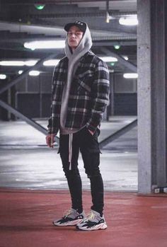 Guy Winter Outfits Casual, Mens Bummy Outfit, Nike Black Outfit Men, Mens Winter Outfits Street Style, Mens Fashion Casual Streetwear, Urban Man Style, Street Winter Outfits Men, Guys Casual Outfits Street Style, College Mens Fashion Casual