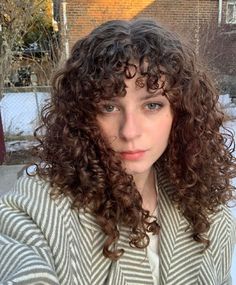 Curtain Bangs For Curly Hair Short, 3b Curly Hair Bangs, Botticelli Curls, Curly Hair With Fringe Bangs, Medium Curly Hair With Bangs, 3b Curly Hair, Curly Hair Fringe, Dyeing Hair, Oc Fashion