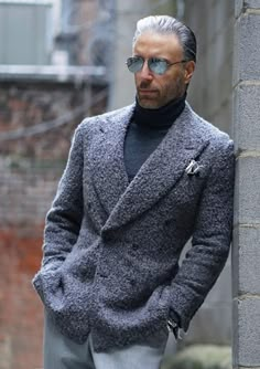 Christopher Korey, Older Mens Fashion, Boucle Sweater, Casual Chique, Retro Mode, Mens Fashion Classy, Stylish Mens Outfits