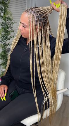 Ashy Blonde Braids Black Women, Blonde Layered Braids Black Women, Blonde Rasta Braids, Bleach Blonde Braids Black Women, Blonde Braids Black Women Light Skin, Blonde Knotless Box Braids, Unnatural Hair Color, Black Box Braids, Lemonade Braids Hairstyles