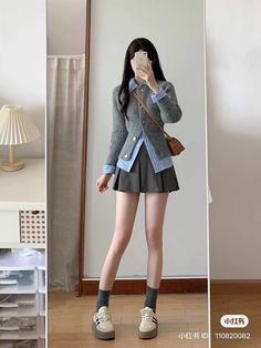 Outfit Kpop, Fashion Design Books, Women Portrait, Fashion Kawaii, Girl Fashion Style, Photo Cute, Korean Casual Outfits, Military Girl, Kawaii Fashion Outfits