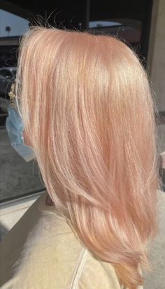 light peach blonde hair Strawberry Blonde With Highlights Light, Strawberry Blonde Dyed Hair, Pink Toned Blonde Hair, Peachy Blonde Hair, Pastel Peach Hair, Blush Blonde Hair, Light Strawberry Blonde Hair, Peachy Blonde, Peachy Hair Color