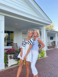 Preppy Nantucket Outfits, East Coast Outfit Aesthetic, Costal Beach Outfits, Hamptons Outfit Aesthetic, Martha’s Vineyard Aesthetic Outfits, Southern Prep Aesthetic, Southern Preppy Outfits Women, Country Club Outfits Women