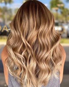 Encuentra el regalo hecho a mano perfecto, prendas vintage y de tendencia, joyería única y más... muchísimo más. Blonde Hair Color Balayage, Hair Luxury, Blonde Ombre Balayage, Balayage Ombré, Balayage Blonde, Dirty Blonde Hair