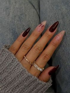 25 elegant burgundy nail designs perfect for winter! Discover the best burgundy nail ideas. Whether you're looking for winter nail inspiration or the perfect burgundy manicure, these trendy nail designs are sure to make your nails stand out all season. Perfect for anyone who loves stylish nails and wants to stay on top of nail trends! burgundy nail art | burgundy nail designs | winter nails | red nails | winter nail designs | christmas nails | holiday nails | Deep Red Nails, Wine Nails, Maroon Nails, Burgundy Nails, Xmas Nails, Classy Nails, Cute Acrylic Nails, Holiday Nails