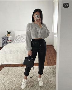 Fashionista Clothes, Stylish Clothes For Women, Fashion Weeks, Basic Outfits, Teenage Fashion Outfits, Winter Fashion Outfits, Looks Vintage, Outfits Casuales, Look Cool