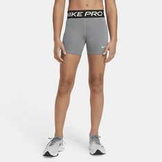 The Nike Pro Shorts are a super-duper stretchy, supportive layer that can be worn alone, or under your shorts or uniform. Add in Dri-FIT technology and sweat has no chance. Nike Pants For Women, Nike Tempo, Nike Short, Nike Pro Shorts, Tennis Shorts, Kids Training, Soccer Shorts, Women Volleyball, Volleyball Shoes