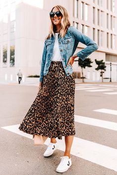 Comfy Spring Outfits, Womens Jackets Casual, Leopard Print Skirt, Leopard Skirt, Mode Casual, Outfit Jeans, Ținută Casual, Midi Skirts