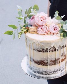 the cake is decorated with flowers and icing