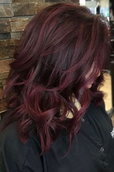 Dark Red Hair Dye, Pelo Color Borgoña, Dark Red Hair Color, Wine Red Hair, Wine Hair, Dyed Red Hair, Hair Color Burgundy