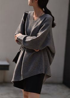 Women fall dark gray sweaters oversized v neck Blouse

 Materials used: knit fabric

Measurement:One size fits all for this item. Please make sure your size doesn't exceed this size: 3XL/BUST-116cm   
   
Shoulder 46cm / 17.94"
Sleeve length 74cm / 28.86"
bust 116cm / 45.24"
Waist 114cm / 44.46"
length 70cm / 27.3"



We ship worldwide.

Tracking numbers provided for all orders. Silk Party Dress, Gray Sweaters, Blouse Material, Summer Party Dress, Asymmetrical Design, V Neck Blouse, Long Shirt, Nike Outfits, Sweaters Oversized