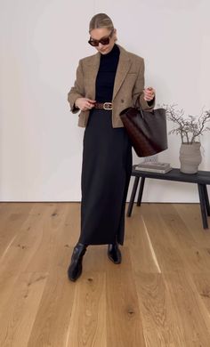 Maxi Skirt Loafers Outfit, Brown Skirt Fall Outfit, Rok Outfit, Mode Tips, Trendy Outfits Winter, Going Viral, Stylish Work Outfits, 가을 패션