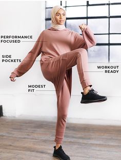 When it comes to fitness, there should be NOTHING that gets in your way, not even your clothes! Our Game Changer Modest Activewear is available to shop now 💪🏻 Keep fit, keep modest! Hijabi Workout Outfits, Joggers Outfit Women, Outfit Muslim, Sports Hijab, Modest Activewear, Content Plan