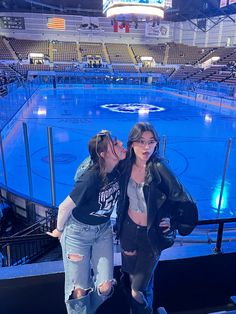 #friends #friendship #besties #photoshoot #poses #poseideas #hockey #hockeyfan Jersey Photoshoot, Photoshoot Best Friends, Besties Photoshoot, Hockey Girl, Friends Poses, Best Friends Photos, Friends Photography, Photoshoot Poses, Ice Hockey