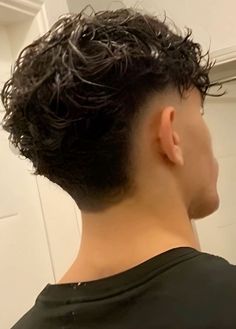 #menshair #barber #barbershop #barberlife #haircut #barbershopconnect #fade #hair #mensfashion #hairstyle #barbers #barbering  #hairstyles #style #barbersinctv #menstyle #barberworld #andis #skinfade #fashion #menshaircut #sharpfade #mensgrooming #haircutsformen Long Hair Side Fade, Corporate Haircut Men, Medium Curly Hair Men Mid Length, Fringe Haircut Men Long Hair, Curly Hair Edgar, Latino Haircut Men, Burst Fade Taper, Edgar Cut Hair