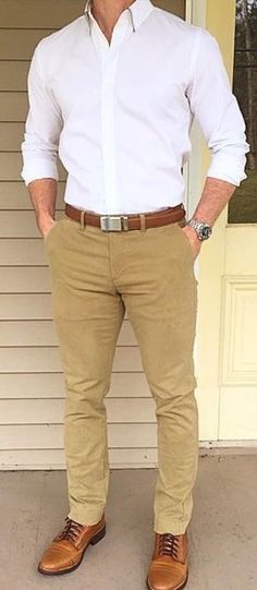 Love the contrast. Light Colors! ##streetfashion Men’s Corporate Casual, Corporate Mens Fashion, Mens Corporate Fashion, Mens Business Casual Outfits, Formal Men Outfit, Mens Casual Outfits Summer, Men Fashion Casual Shirts, Formal Mens Fashion, Mens Casual Dress Outfits