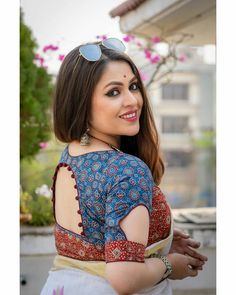 Blaus Design Latest, Paithani Blouse Design, Cotton Blouse Pattern, Kalamkari Blouse Designs, Paithani Blouse, Brocade Blouse Designs, Designs Blouse, Blouse Back Neck, Cutwork Blouse