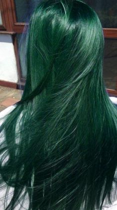 Dark Green Hair Dye, Hair Colour For Green Eyes, Green Hair Dye, Teal Hair, Hair Streaks, Hairstyles For Women Over 50, Pretty Hair Color