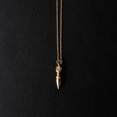 Meticulously crafted and hypnotically captivating, the Xeyna pendant emanates a protective essence. Designed with the intention of becoming a potent tool, this pendant is infused with the spirited essence of the fierce feminine. Design: by NOIR KĀLA Material: 22k Gold Vermeil (3 microns) Chain: Gold Plated Pendant size: 30 mm x 5 mm Weight: 7 g Unusual Earrings, Silver Choker, Electronic Gifts, Neck Piece, Psychic Abilities, Intricate Design, Gold Pendant Necklace, 22k Gold, Stainless Steel Chain