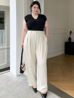 Qué vestidos son mejores para las mujeres con curvas: 31 atuendos de trabajo para mujeres con curvas 17 Midsize Trousers, Fashion For Fat Women, Plus Size Japanese Fashion, Plus Size Business Casual Work Clothes, Plus Size Old Money Style, Plus Size White Pants, Curvy Teacher Outfits, Mission Fits, Curvy Work Outfit