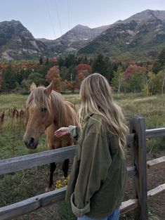 Granola Girl Hair, Granola Cowgirl, Talkin Tennessee, Salted Granola Aesthetic, Salted Granola, Granola Aesthetic, Horseback Riding, My Vibe, Granola