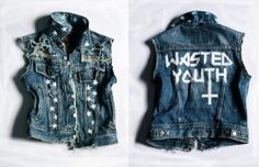 I'm not a fan of the back, but the front is fantastic. Distress Denim, Wingardium Leviosa, Rock And Roll Fashion, Diy Denim Jacket, How To Wear Leggings, Dope Fashion, Casual Fall Outfits