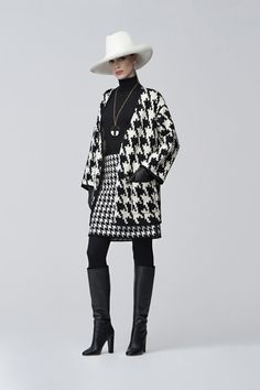 Houndstooth Outfit, Classic Outfits, Fashion 2020, Knit Skirt, White Fashion, Stylish Dresses